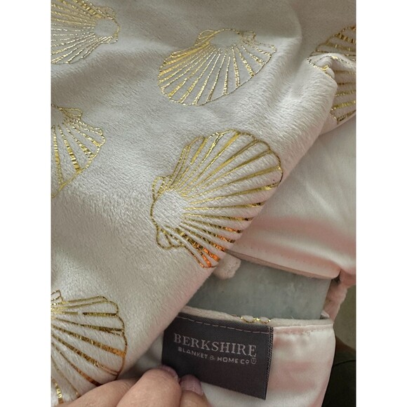 Berkshire Blanket & Home Co Gold Shells Plush Christmas Tree Skirt New - Picture 4 of 5